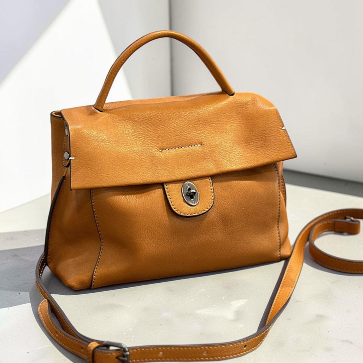 Handmade Leather Messenger Bag Women, Cowhide Crossbody Purse, Genuine Leather Shoulder Bag, Retro Everyday Handbag, Casual Commuter Tote