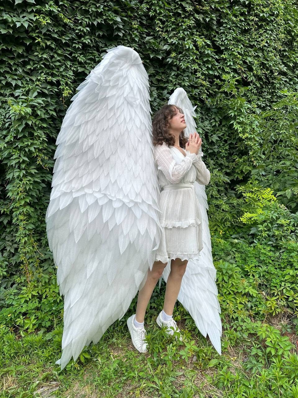 Angel wings cosplay costume. White angel wings. Props for photos with wings. cosplay wings. wedding with white wings
69 inches long and 69 inches wide