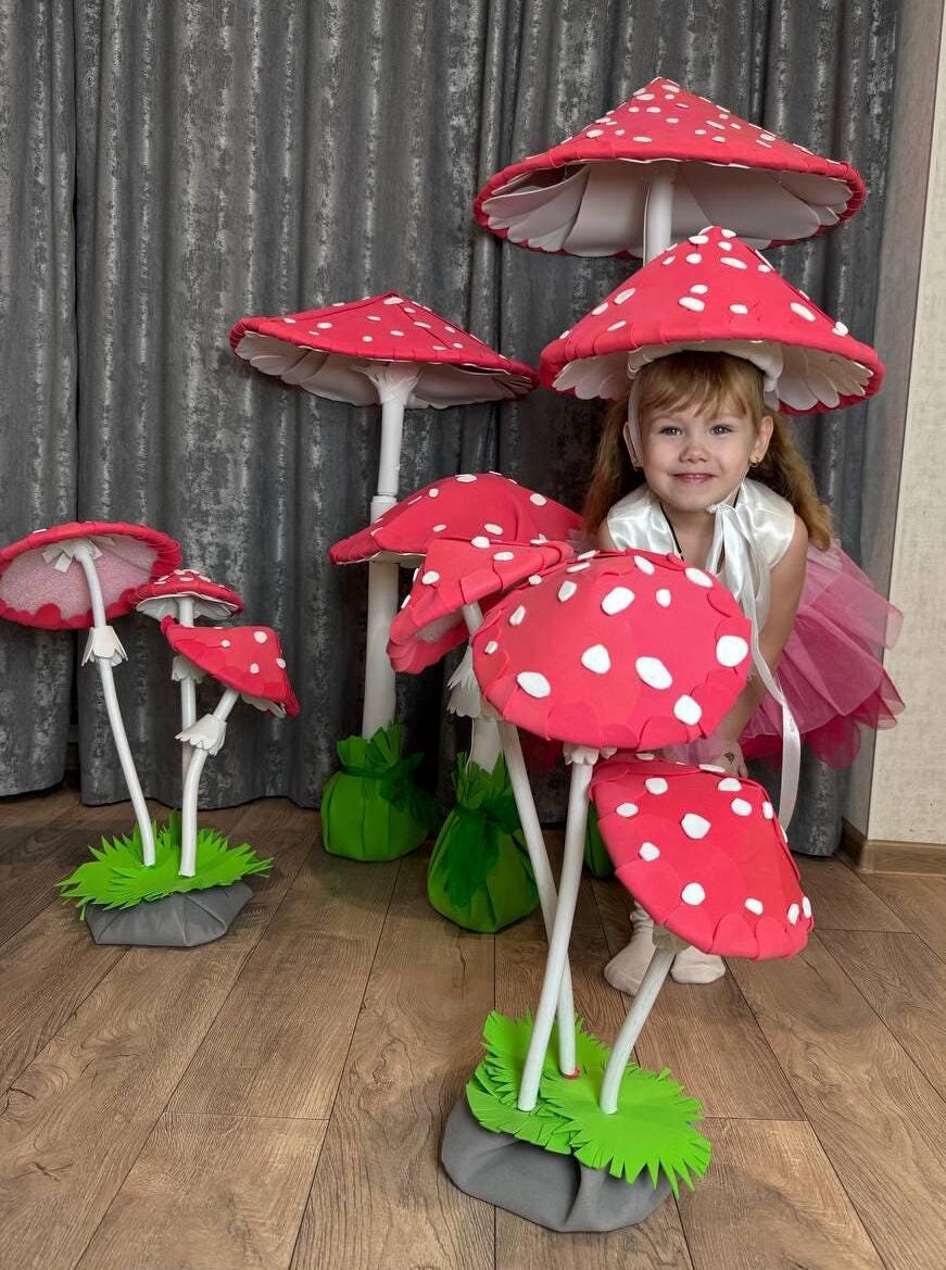 Alice in Wonderland style fly mushrooms, fantasy props for holidays, decor mushrooms, photoshoots, storefront, garden decor, party