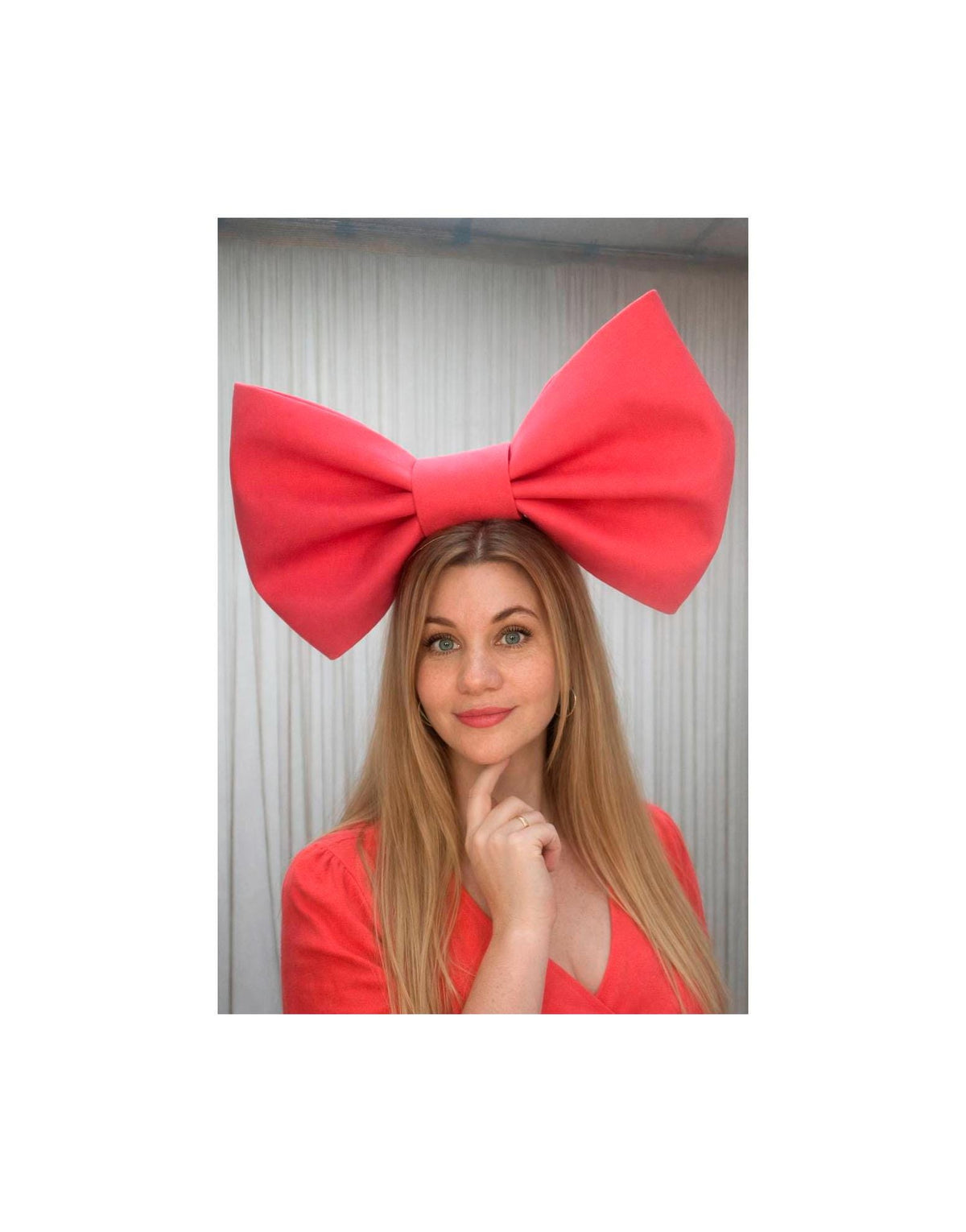 Large red headband with bow for women, bow-shaped hair accessory, eye-catching headband for parties, festivals, Christmas, or cosplay.