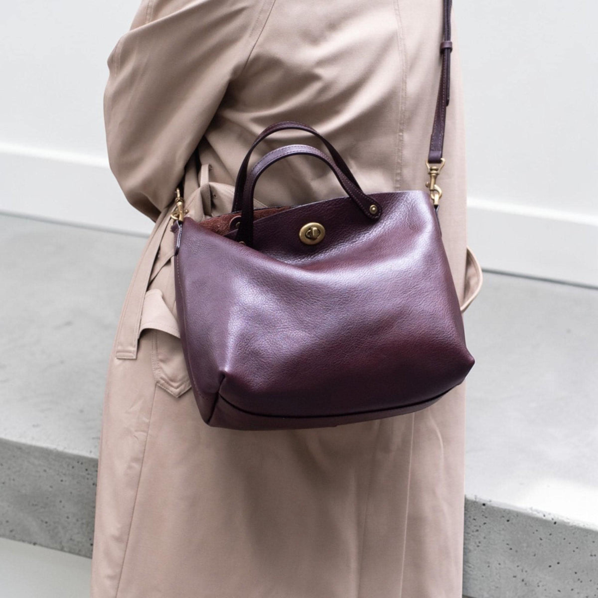 Top Grain Leather Tote Bag Women, Retro Shoulder Handbag with Lock, Genuine Cowhide Purse, Elegant Work Tote, Classic Everyday Bag image 5